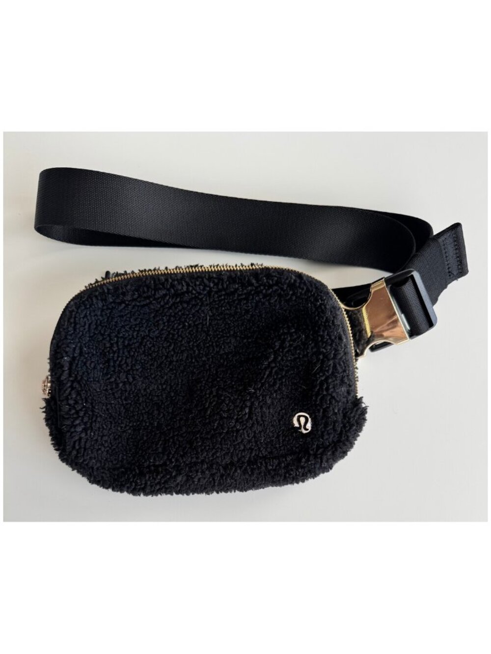 Lululemon Everywhere Belt Bag Fleece Sherpa Black Gold